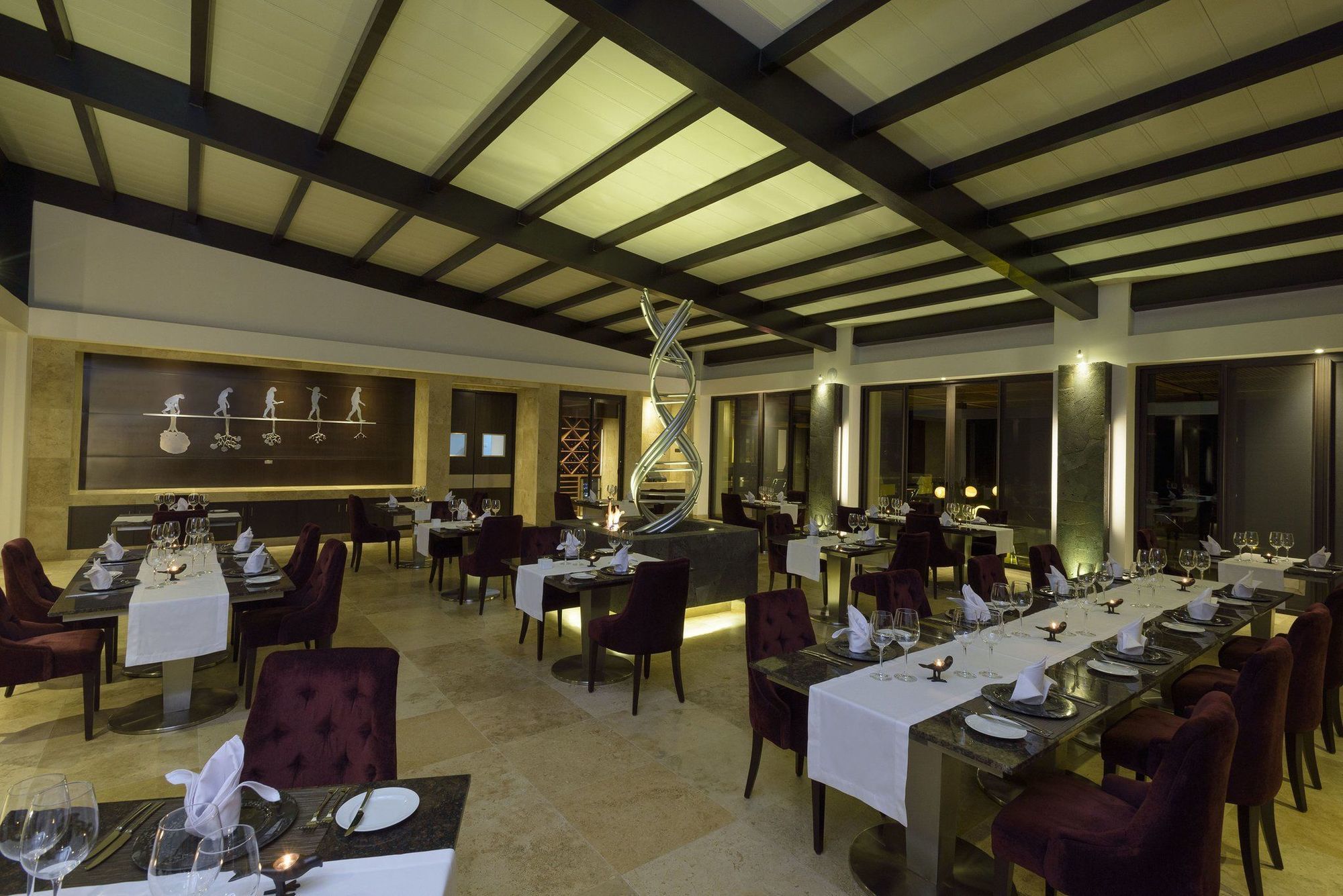 Pikaia Lodge Santa Cruz Island Restaurang bild