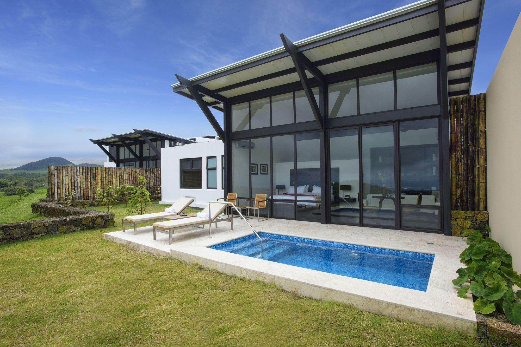 Pikaia Lodge Santa Cruz Island Exteriör bild