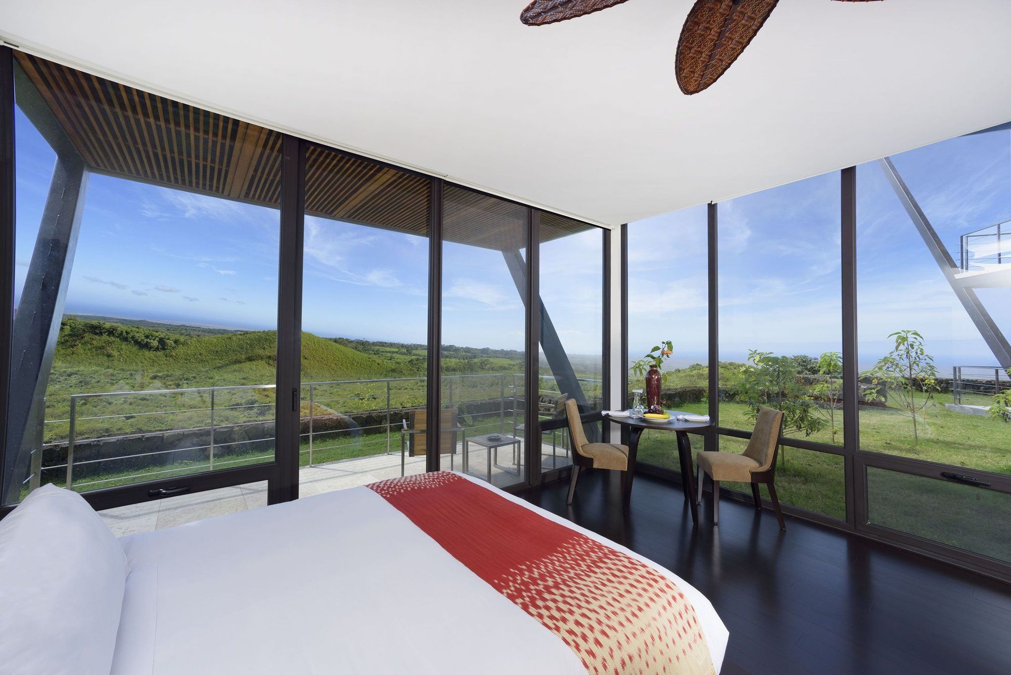 Pikaia Lodge Santa Cruz Island Exteriör bild